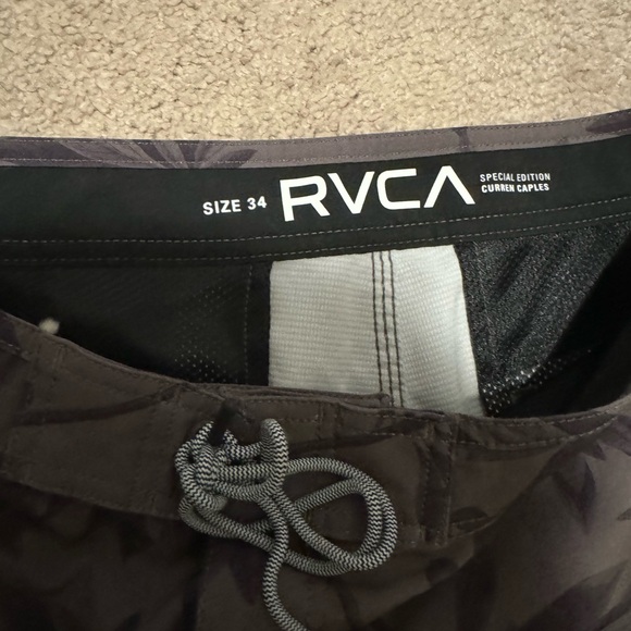 RVCA Swim Trunks/Boardshorts Size Large 34 - Picture 4 of 6
